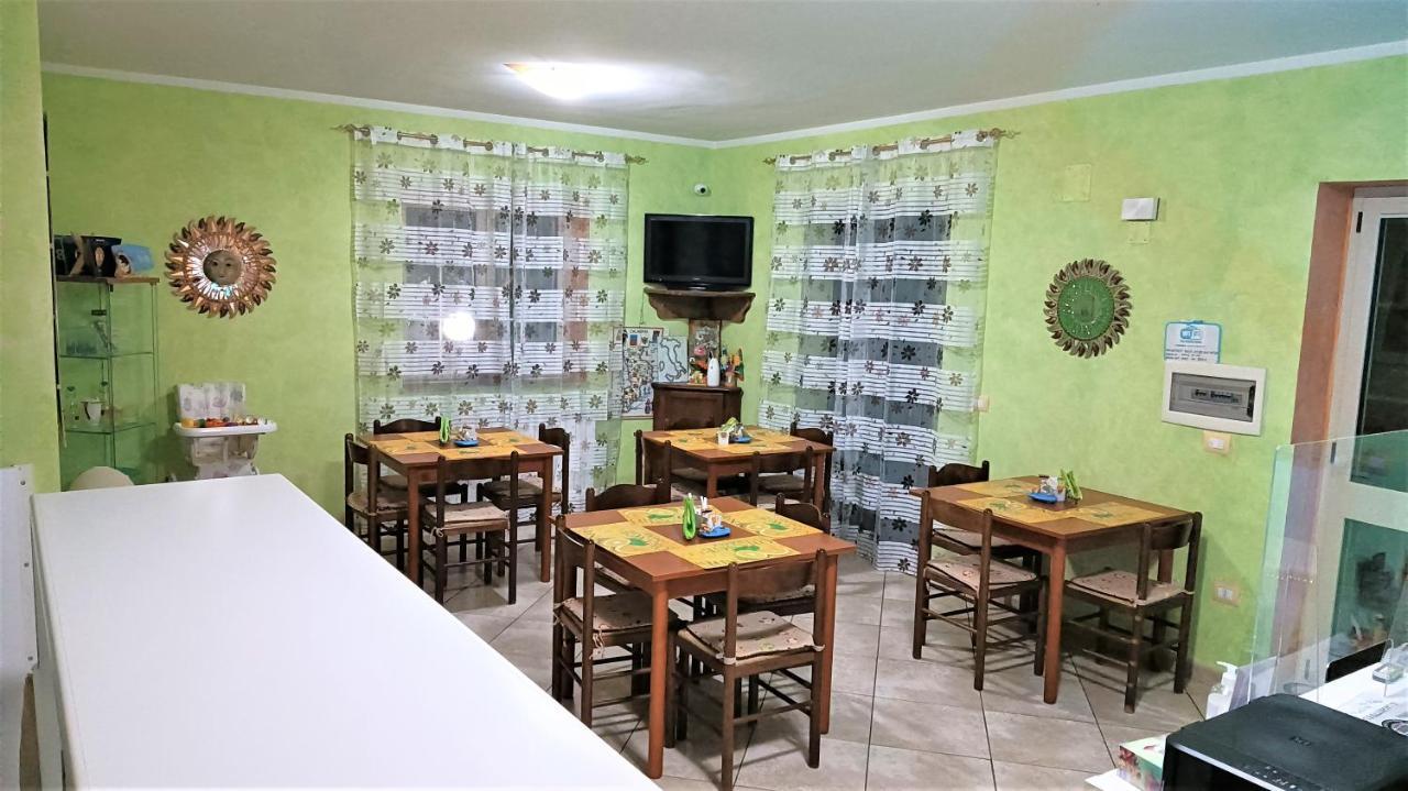 לינה וארוחת בוקר קסטרווילארי Il Laghetto מראה חיצוני תמונה