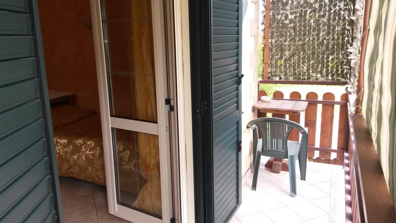 לינה וארוחת בוקר קסטרווילארי Il Laghetto מראה חיצוני תמונה
